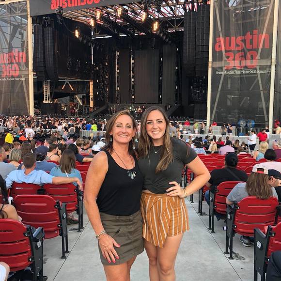 Profile Picture of Alison Tuerff (@atuerff) on Poshmark