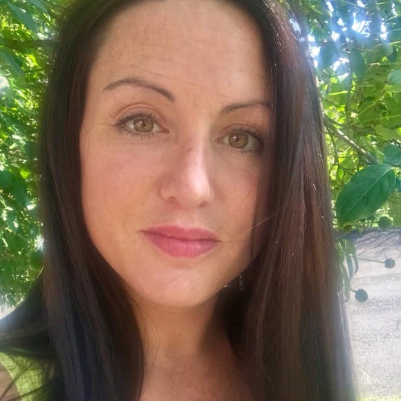 Profile Picture of Andrea Mcparland (@ange5123) on Poshmark