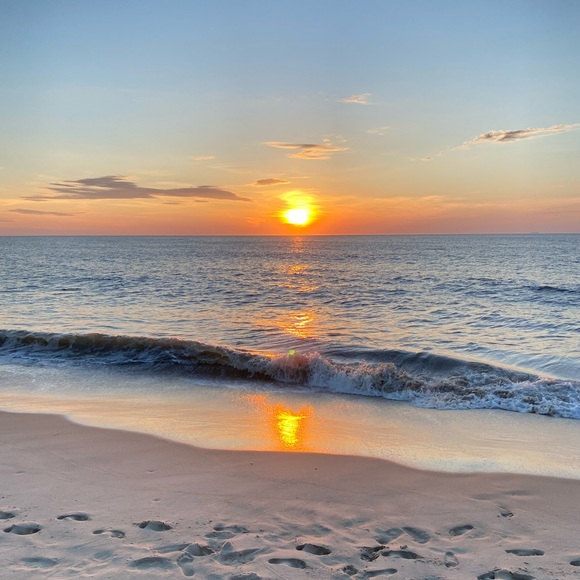 Profile Picture of Hannah Perella (@hannahper421) on Poshmark