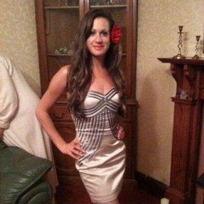 Profile Picture of Julia Dunstan (@scarletrose2012) on Twitter