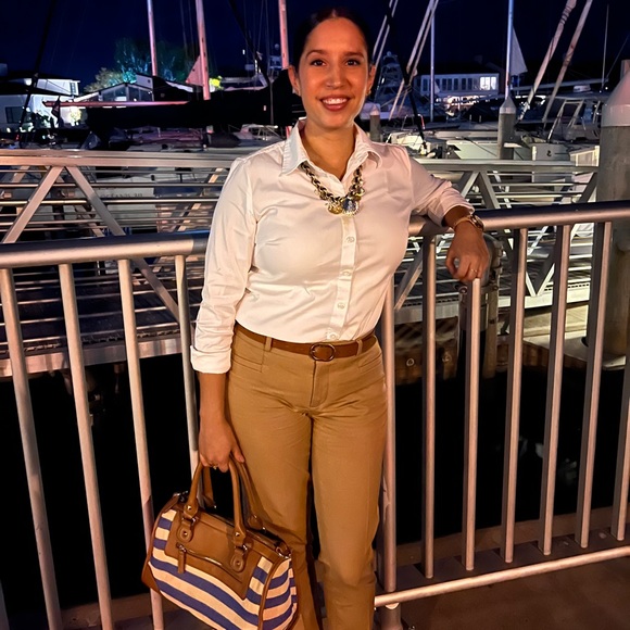 Profile Picture of Amanda Pablos (@mandiemouse) on Poshmark