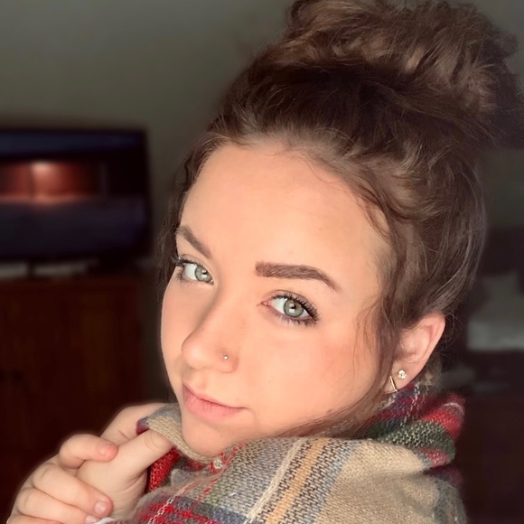 Profile Picture of Mary k Pyne (@mkatpyne) on Poshmark