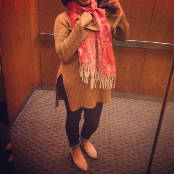 Profile Picture of Flor Rivas (@flocherivs) on Poshmark