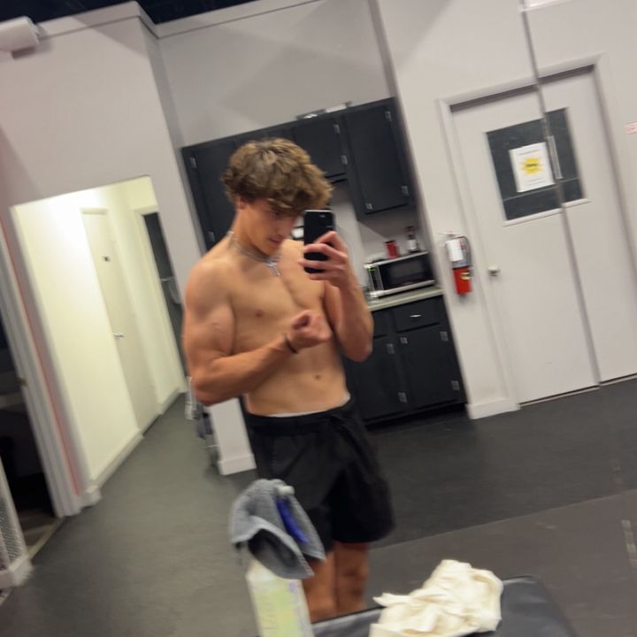 Profile Picture of jon_wickey (@wicksweesh321) on Tiktok