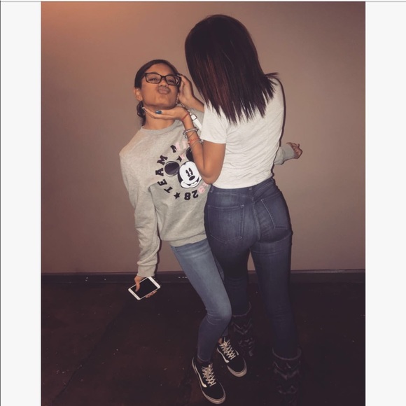 Profile Picture of Alexa Pena (@itzlexa) on Poshmark