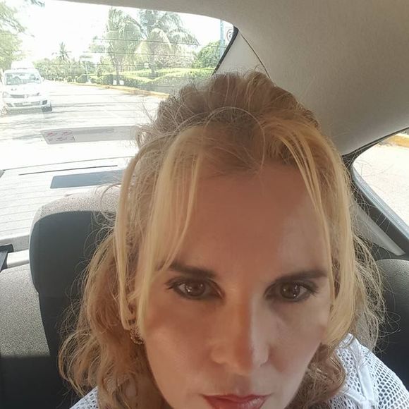 Profile Picture of Laura Palafox (@lauramama01) on Poshmark