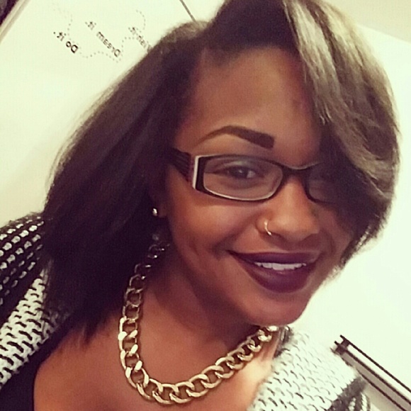 Profile Picture of Andrea Sweatt (@prettyy_ladyy) on Poshmark