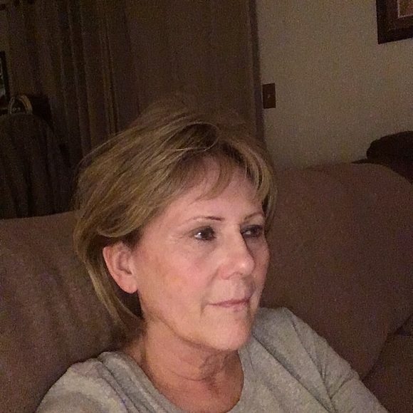 Profile Picture of Frances Summers (@fsummers) on Poshmark