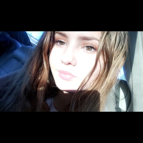Profile Picture of Katelyn Huff (@katelynhuff) on Poshmark