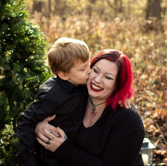 Profile Picture of Sammi Stansbury (@sammistansbury) on Poshmark