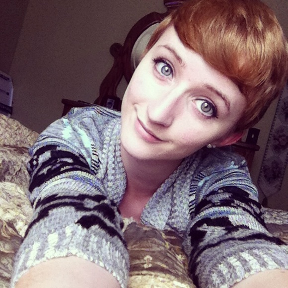Profile Picture of Katie Dibler (@kgdibler) on Poshmark