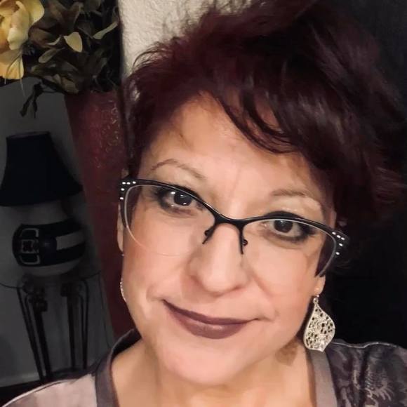 Profile Picture of Veronica Samora (@vas66) on Poshmark