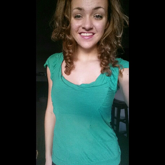 Profile Picture of Shaylah Neal (@shaylahneal) on Poshmark