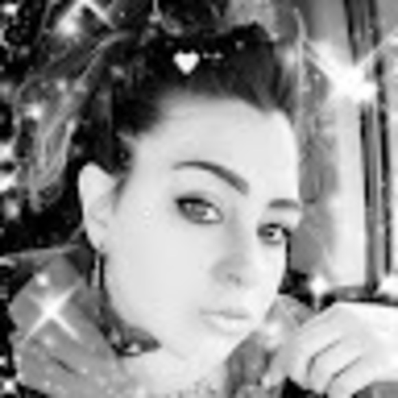 Profile Picture of Alicia Witman (@aliciawitman) on Poshmark