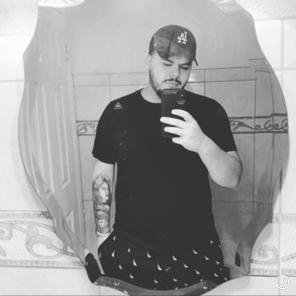 Profile Picture of Joel Muniz (@gijoelx) on Poshmark