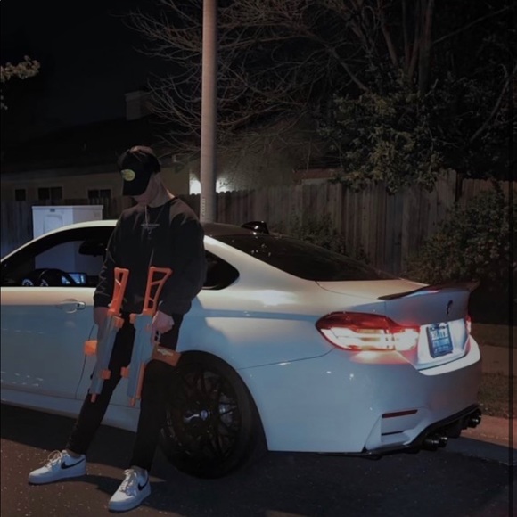 Profile Picture of Denys Kalinichenko (@denysakopyan) on Poshmark