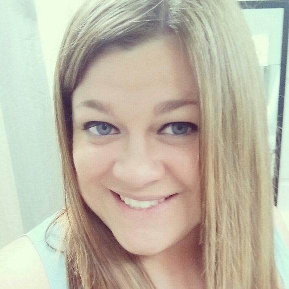 Profile Picture of Ty Larsen (@tymarie11) on Poshmark