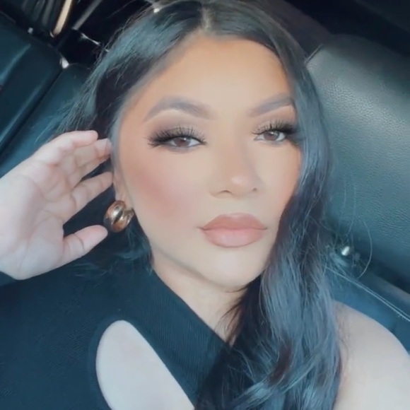 Profile Picture of Adamaris Ballesteros (@adamarisballest) on Poshmark