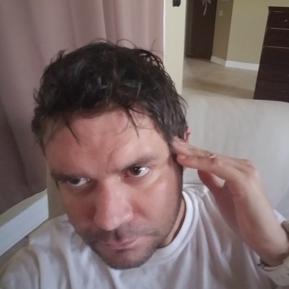 Profile Picture of Richard Cunningham (@featurerich1) on Poshmark