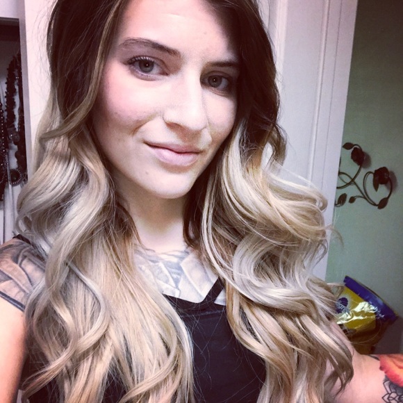 Profile Picture of Alexandra Olson (@alexolson4) on Poshmark