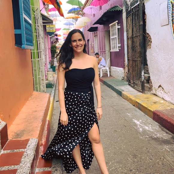 Profile Picture of Laura Birnbaum (@laurabirn) on Poshmark