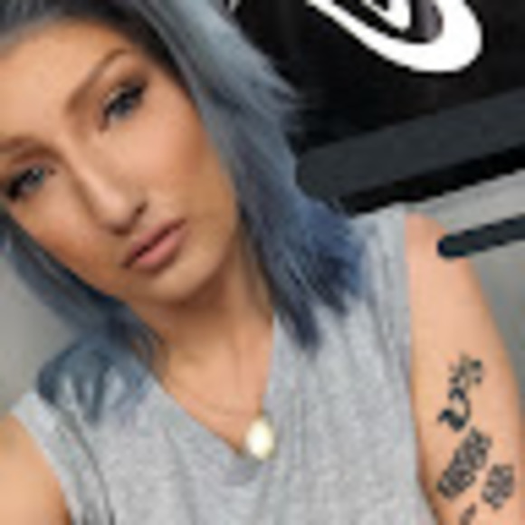 Profile Picture of Khida Tempestas (@khida_tempestas) on Poshmark