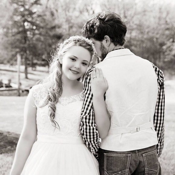 Profile Picture of Ashley Rissler (@risslerashley97) on Poshmark