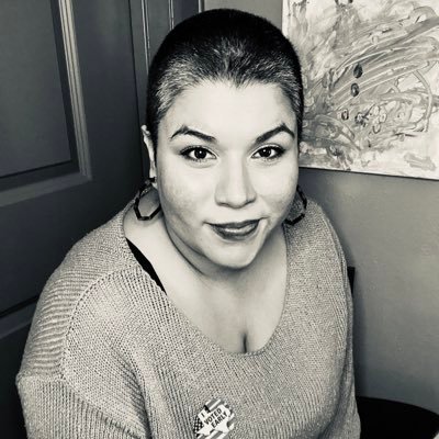 Profile Picture of 🦺 Beth Frank 🌹 (@Bettymartinis) on Twitter