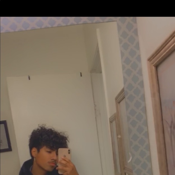 Profile Picture of Ivan Santana (@icyivan23) on Poshmark