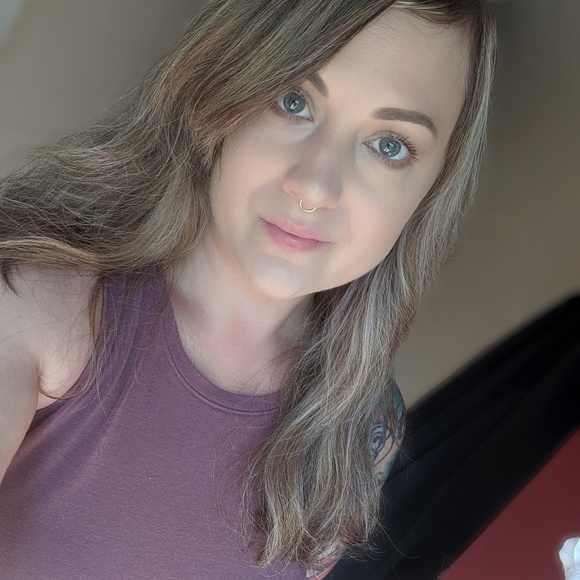 Profile Picture of Olivia Cady (@mrscady1216) on Poshmark