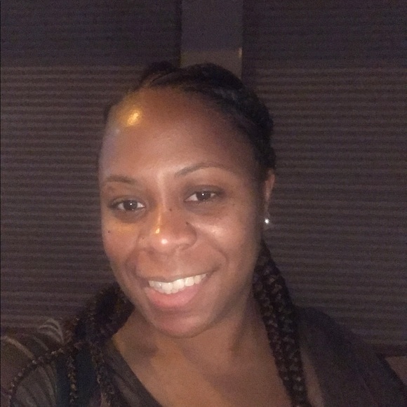 Liadys Aldama - Poshmark Profile Picture of Liadys Aldama (@laldama22) on Poshmark