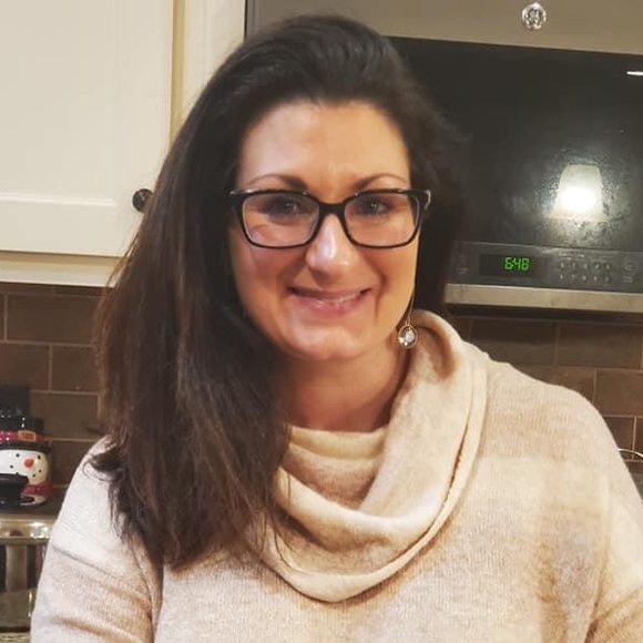 Profile Picture of Tina Descombes (@tinabell3) on Poshmark