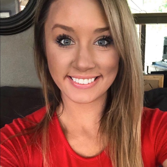 Profile Picture of Kelli Keene (@kelli_keene) on Poshmark