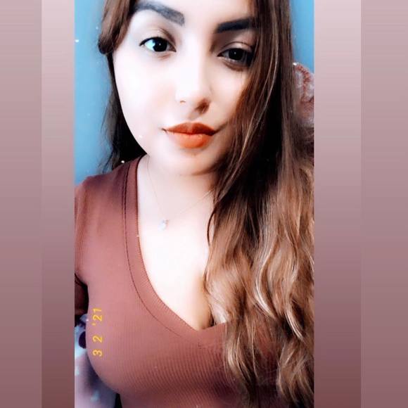 Profile Picture of Roxy Nixter (@roxy23alvarenga) on Poshmark