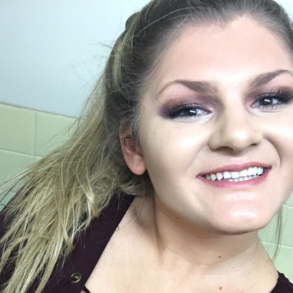 Profile Picture of Kayla Overbay (@kayoverbay) on Poshmark