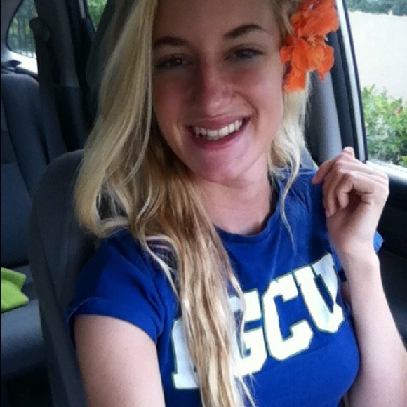 Profile Picture of Kellie Mccarty (@frumperz93) on Poshmark
