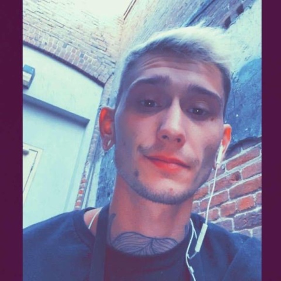 Profile Picture of Jonathan Bunce (@buncejonathan24) on Poshmark