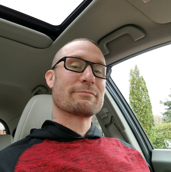 Profile Picture of Dennis Traylor (@dtray78) on Poshmark