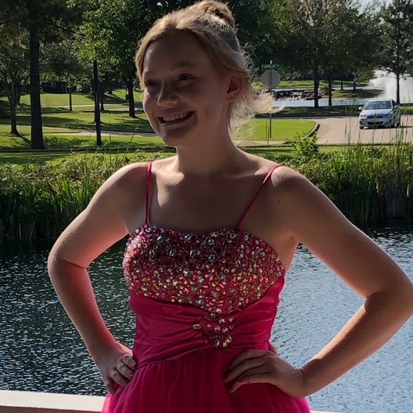 Profile Picture of Alyssa Treadaway (@alyssa22_closet) on Poshmark