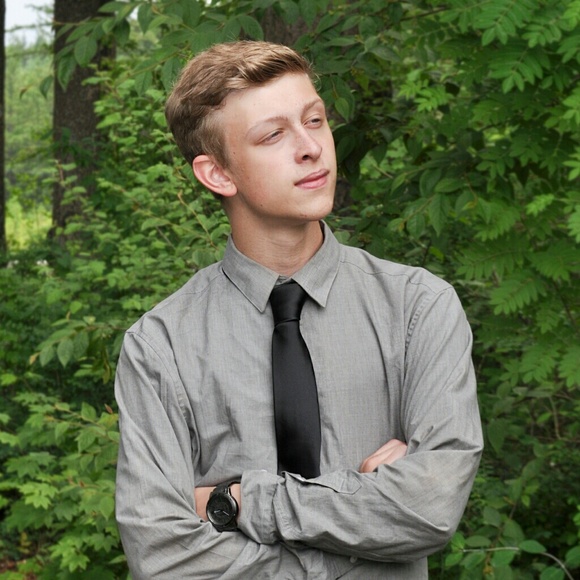 Profile Picture of Jadon Cluett (@jadoncluett) on Poshmark