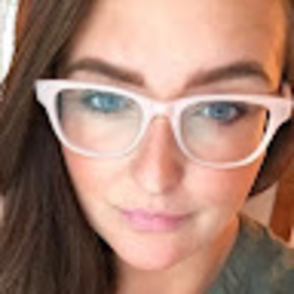 Profile Picture of Carly rae Weiser (@carlyrae1988) on Poshmark