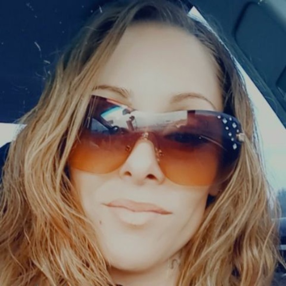 Profile Picture of Pamela Martz (@tladyking755) on Poshmark