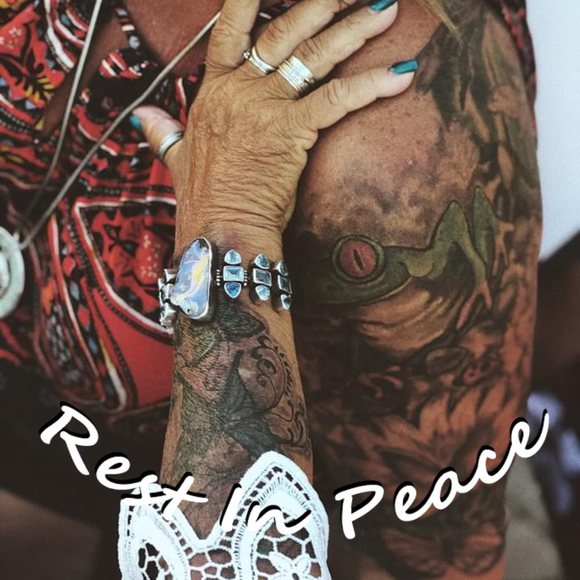 Profile Picture of Rachelle Moruzzi (@rachellemoruzzi) on Poshmark