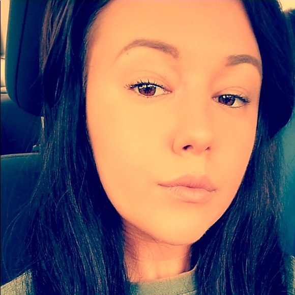 Profile Picture of Hayley Manning (@manning28) on Poshmark