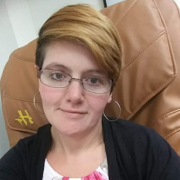 Profile Picture of Tiffany Hemmerick reiling (@themi1989) on Poshmark