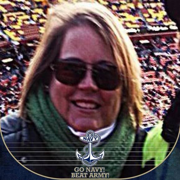 Profile Picture of Wendy Woomer (@wendywoomer) on Poshmark