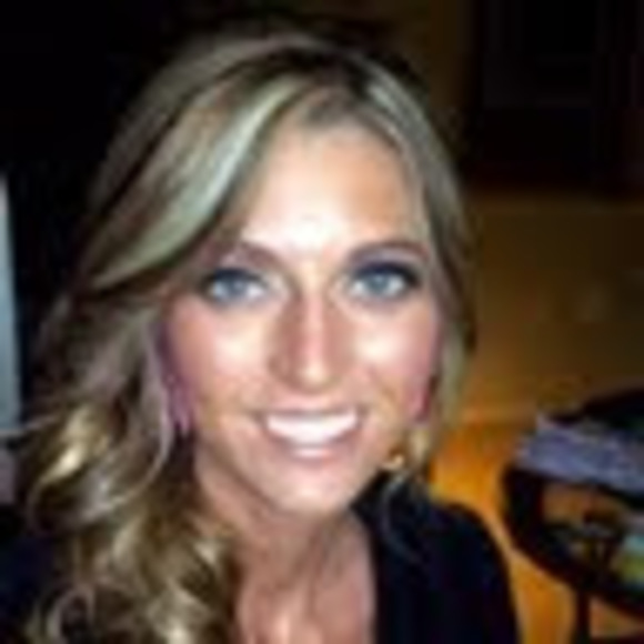 Profile Picture of Kristin Coolahan (@k_coolahan) on Poshmark