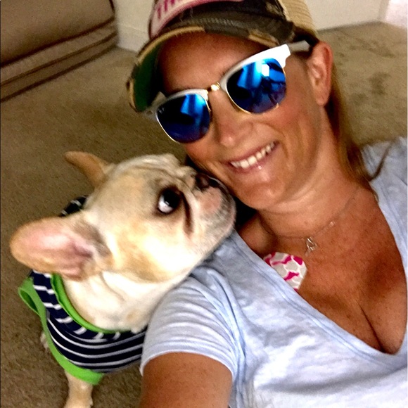 Profile Picture of Anna Vanderlinde (@annavanderlinde) on Poshmark