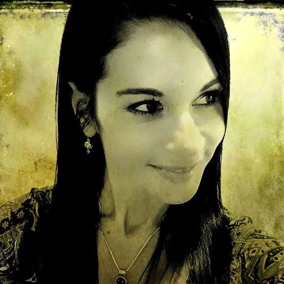 Profile Picture of Mary beth Williamson (@marybethposhmar) on Poshmark