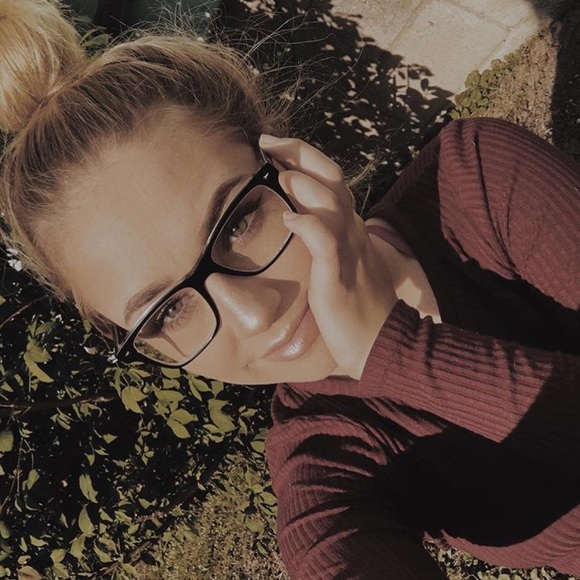 Profile Picture of Hailey Sistek (@haileysistek) on Poshmark